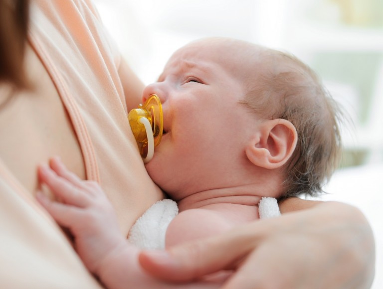 baby sleeping with stuffy nose
